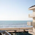 Diplomatic Superior Fronte Mare 아파트