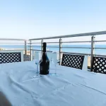 Diplomatic Superior Fronte Mare 아파트 *