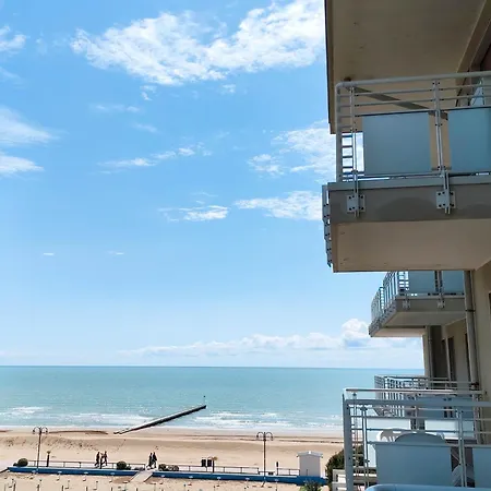 Diplomatic Superior Fronte Mare Apartment Lido di Jesolo