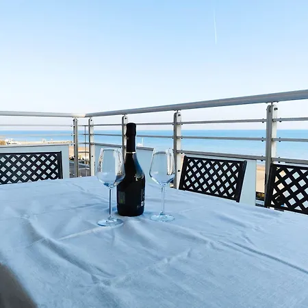 Diplomatic Superior Fronte Mare Apartmán *