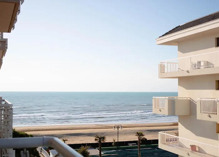Diplomatic Superior Fronte Mare Apartment